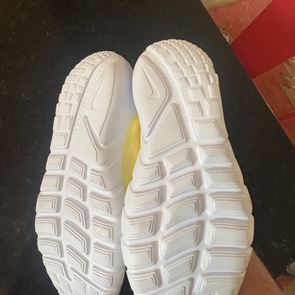 NEW - Nike Flex Runner Yellow Running Shoes Sneakers Athletic Trainers - Sz 4 - Picture 14 of 15